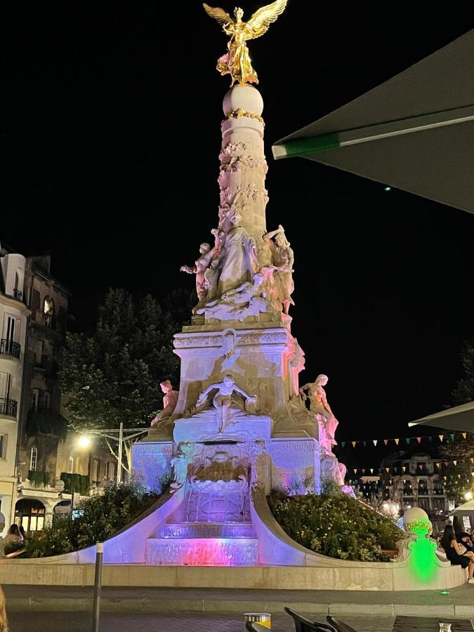 Aux Clefs Des Sacres - Dans Un Hotel Particulier Situe Rue Du Marc - Reims - Hyper Centre Forum Mairie Boulingrin Экстерьер фото